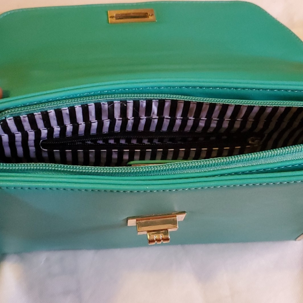 purse - Picture 2 of 3